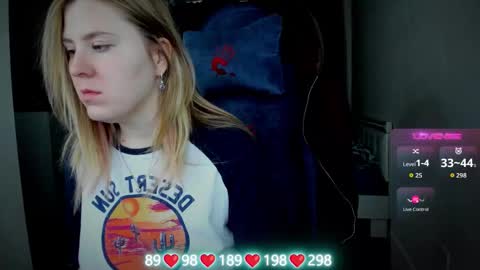 Snapshot of oliviamunk chatting on 10-01-25, 07:14 . online show from 10-01-25, 07:14