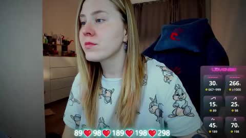 Snapshot of oliviamunk chatting on 10-21-25, 04:13 . online show from 10-21-25, 04:13