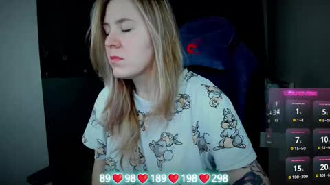 Snapshot of oliviamunk chatting on 10-26-25, 03:23 . online show from 10-26-25, 03:23