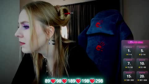 Snapshot of oliviamunk chatting on 10-28-25, 05:22 . online show from 10-28-25, 05:22