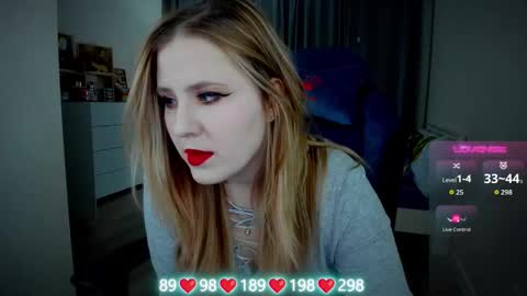 Snapshot of oliviamunk chatting on 10-30-25, 04:58 . online show from 10-30-25, 04:58