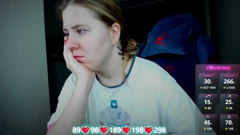 Snapshot of oliviamunk chatting on 11-04-25, 03:38 . online show from 11-04-25, 03:38