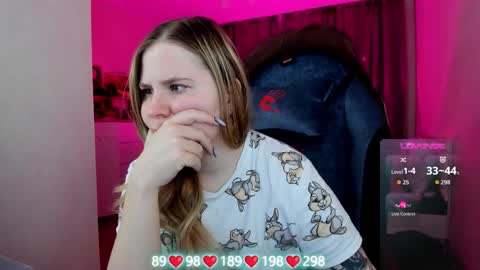 Snapshot of oliviamunk chatting on 11-30-25, 04:05 . online show from 11-30-25, 04:05