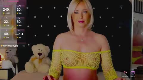 Snapshot of oliviashaw22 chatting on 04-21-26, 01:42 Olivia online show from 04-21-26, 01:42