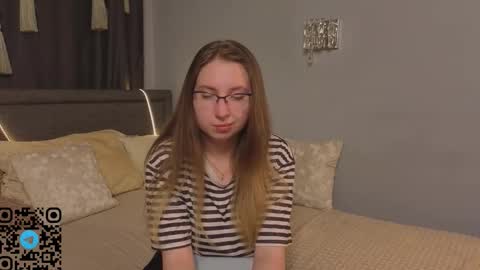 Snapshot of oliviavele chatting on 09-16-25, 06:31 Kylie online show from 09-16-25, 06:31