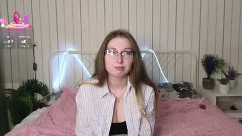 Snapshot of oliviavele chatting on 10-09-25, 08:29 Kylie online show from 10-09-25, 08:29