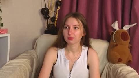 Snapshot of oliviavele chatting on 11-05-25, 07:25 Kylie online show from 11-05-25, 07:25