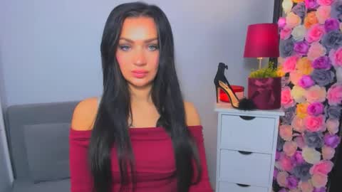 Snapshot of oliviawomen chatting on 11-08-25, 10:26 OliviaWomen online show from 11-08-25, 10:26