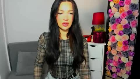 Snapshot of oliviawomen chatting on 11-23-25, 07:19 OliviaWomen online show from 11-23-25, 07:19