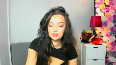 Snapshot of oliviawomen chatting on 11-27-25, 07:43 OliviaWomen online show from 11-27-25, 07:43