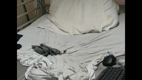 olivier_21 online show from 01-05-26, 06:22