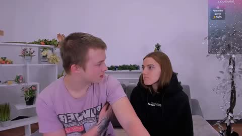 Snapshot of ollistiw chatting on 12-08-24, 08:04 Olli and Stiw online show from 12-08-24, 08:04