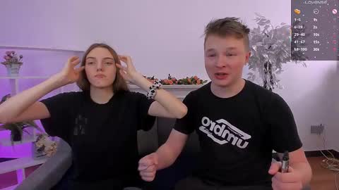 Snapshot of ollistiw chatting on 03-08-25, 08:11 Olli and Stiw online show from 03-08-25, 08:11