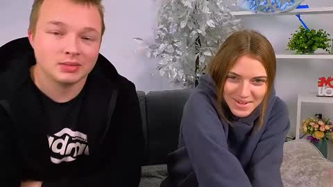 Snapshot of ollistiw chatting on 11-14-25, 08:46 Olli and Stiw online show from 11-14-25, 08:46