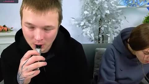 Snapshot of ollistiw chatting on 11-18-25, 08:52 Olli and Stiw online show from 11-18-25, 08:52