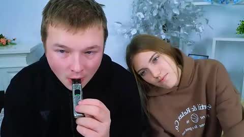 Snapshot of ollistiw chatting on 11-25-25, 08:25 Olli and Stiw online show from 11-25-25, 08:25