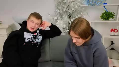 Snapshot of ollistiw chatting on 11-26-25, 07:20 Olli and Stiw online show from 11-26-25, 07:20