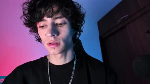 Snapshot of olliver___y chatting on 12-31-24, 02:25 online show from 12-31-24, 02:25