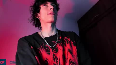 Snapshot of olliver___y chatting on 02-13-25, 02:12 online show from 02-13-25, 02:12