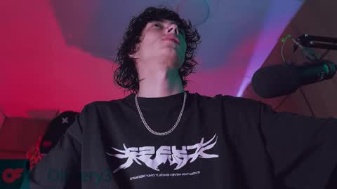 Snapshot of olliver___y chatting on 10-13-25, 06:46 online show from 10-13-25, 06:46