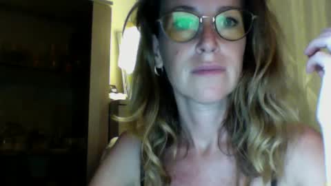 Snapshot of olyra11 chatting on 06-11-26, 06:17 olyra11 online show from 06-11-26, 06:17