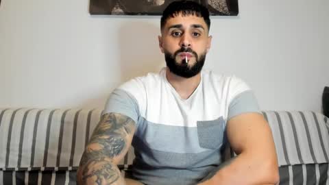 Snapshot of omar_xoxo chatting on 12-20-24, 10:43 Omar online show from 12-20-24, 10:43