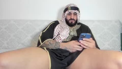 Snapshot of omar_xoxo chatting on 12-27-24, 09:43 Omar online show from 12-27-24, 09:43