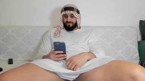 Snapshot of omar_xoxo chatting on 01-28-25, 07:22 Omar online show from 01-28-25, 07:22