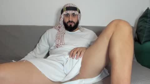 Snapshot of omar_xoxo chatting on 10-07-25, 06:32 Omar online show from 10-07-25, 06:32