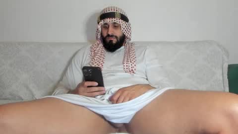 Snapshot of omar_xoxo chatting on 11-01-25, 08:22 Omar online show from 11-01-25, 08:22