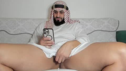 Snapshot of omar_xoxo chatting on 12-18-25, 07:36 Omar online show from 12-18-25, 07:36