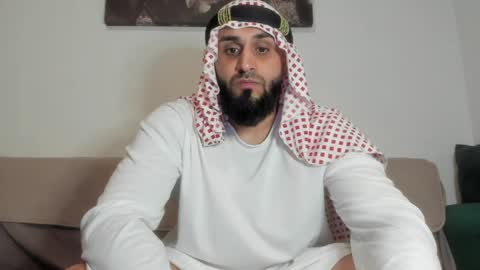 Snapshot of omar_xoxo chatting on 04-22-26, 08:39 Omar online show from 04-22-26, 08:39
