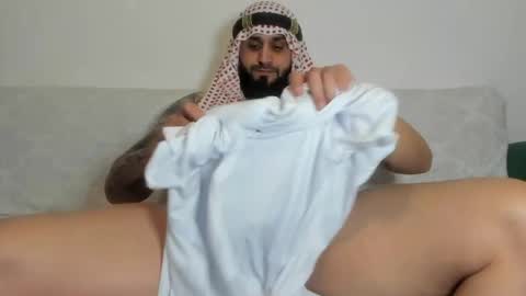 Snapshot of omar_xoxo chatting on 05-10-26, 08:25 Omar online show from 05-10-26, 08:25