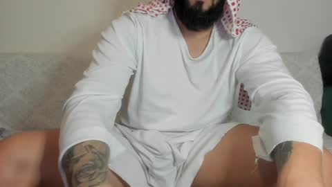 Snapshot of omar_xoxo chatting on 05-25-26, 06:41 Omar online show from 05-25-26, 06:41