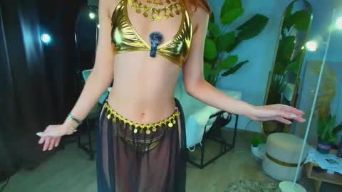 Snapshot of omeliadior chatting on 05-20-26, 04:02 Miss Omelia online show from 05-20-26, 04:02