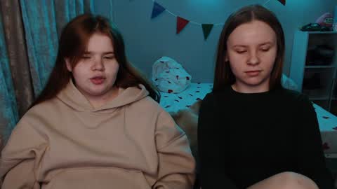 Snapshot of omellyoo chatting on 12-30-24, 04:51 MellY online show from 12-30-24, 04:51