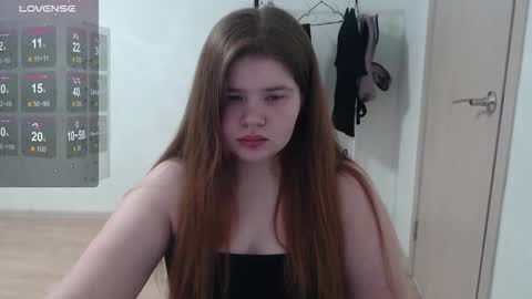 Snapshot of omellyoo chatting on 12-18-25, 11:49 MellY online show from 12-18-25, 11:49