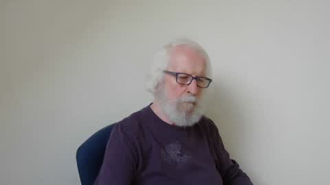 Snapshot of onanister chatting on 01-15-25, 01:20 Somewhere over the rainbow online show from 01-15-25, 01:20