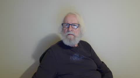 Snapshot of onanister chatting on 01-15-25, 08:26 Somewhere over the rainbow online show from 01-15-25, 08:26