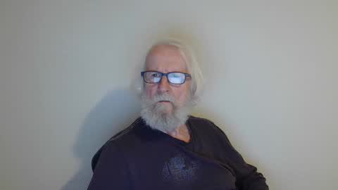 Snapshot of onanister chatting on 01-20-25, 09:01 Somewhere over the rainbow online show from 01-20-25, 09:01