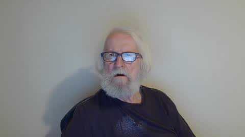 Snapshot of onanister chatting on 01-21-25, 09:04 Somewhere over the rainbow online show from 01-21-25, 09:04