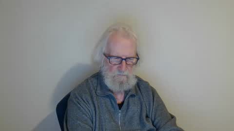 Snapshot of onanister chatting on 01-23-25, 09:18 Somewhere over the rainbow online show from 01-23-25, 09:18