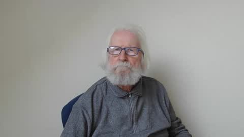 Snapshot of onanister chatting on 01-25-25, 12:47 Somewhere over the rainbow online show from 01-25-25, 12:47