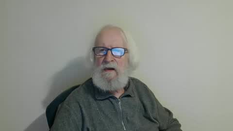 Snapshot of onanister chatting on 02-05-25, 08:35 Somewhere over the rainbow online show from 02-05-25, 08:35