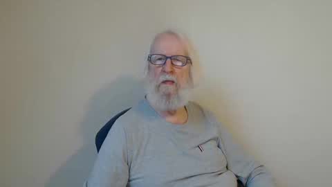 Snapshot of onanister chatting on 02-14-25, 07:28 Somewhere over the rainbow online show from 02-14-25, 07:28