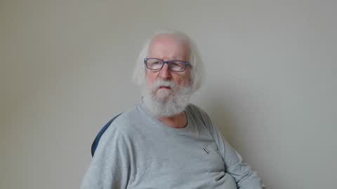 Snapshot of onanister chatting on 02-18-25, 01:22 Somewhere over the rainbow online show from 02-18-25, 01:22