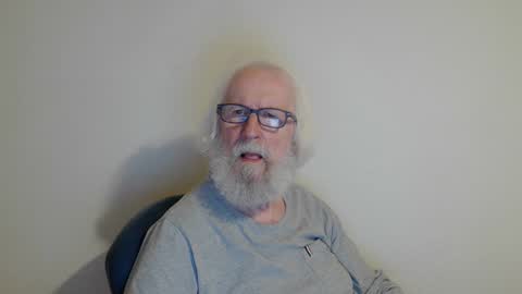 Snapshot of onanister chatting on 02-18-25, 09:20 Somewhere over the rainbow online show from 02-18-25, 09:20