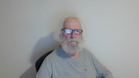 Snapshot of onanister chatting on 02-22-25, 09:37 Somewhere over the rainbow online show from 02-22-25, 09:37