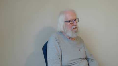 Snapshot of onanister chatting on 02-26-25, 07:42 Somewhere over the rainbow online show from 02-26-25, 07:42