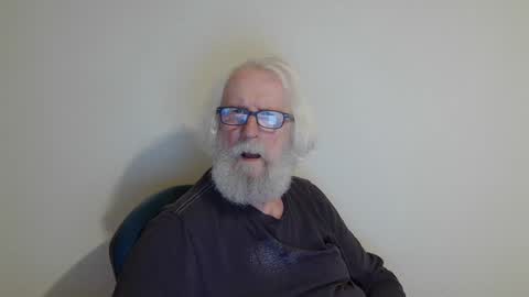 Snapshot of onanister chatting on 03-08-25, 09:08 Somewhere over the rainbow online show from 03-08-25, 09:08